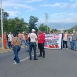 (Vídeos) Jubilados y activos de Pdvsa se manifiestan en Puerto La Cruz en apoyo al paro en el Zulia